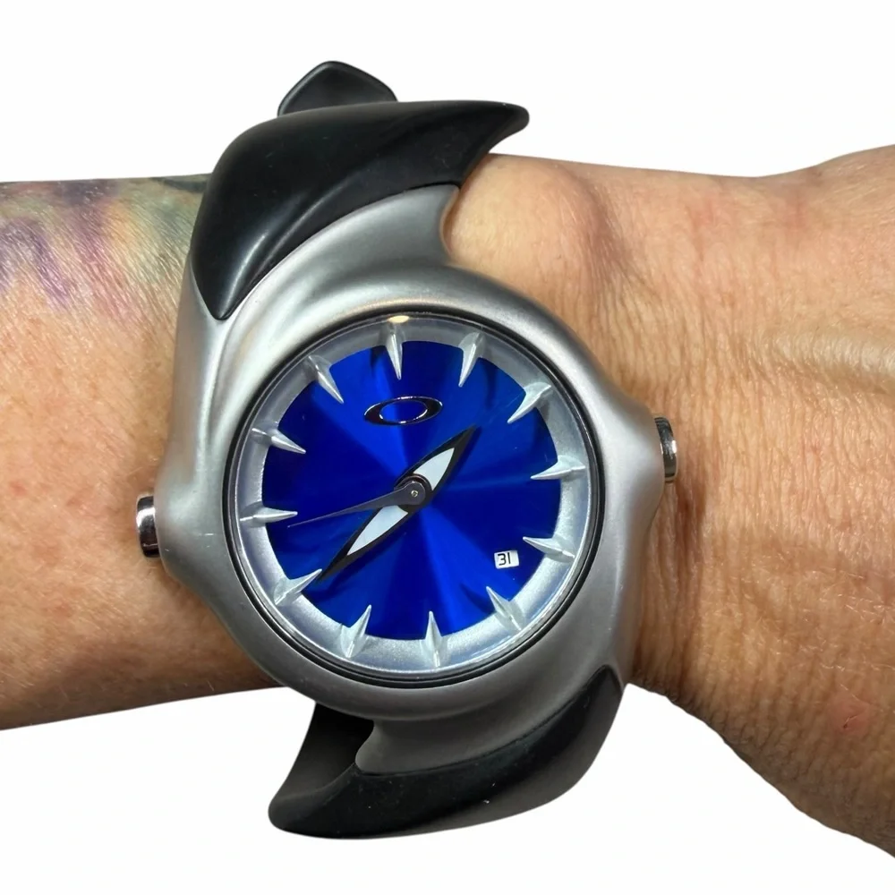 Vintage Y2K Oakley Blue Metallic CRUSH 2.0 Watch